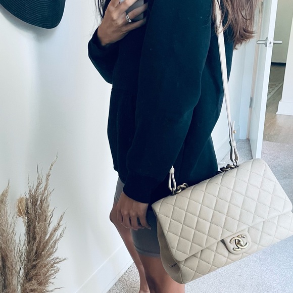 Chanel Trapezio Bag. Large. - Picture 4 of 17